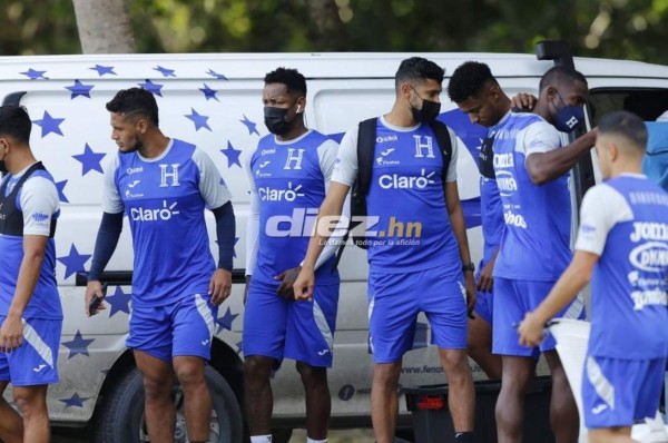 Así fue el entrenamiento de Honduras tras el desastre: Caras largas y charla del 'Bolillo' Gómez