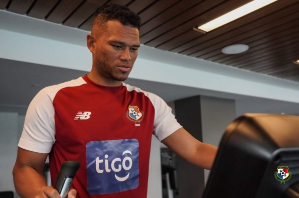 Panamá, rival de Honduras en Copa Oro, convoca de última hora al delantero Rolando Blackburn