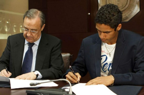 Raphael Varane renueva con el Real Madrid hasta 2022