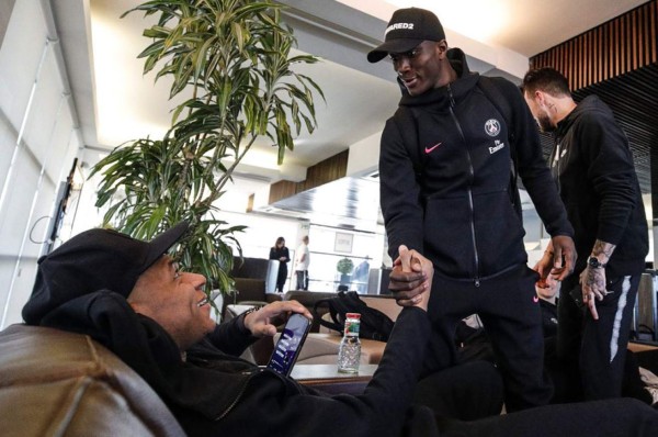 Mbappé, 'cazado' consultando el duro calendario del FC Barcelona