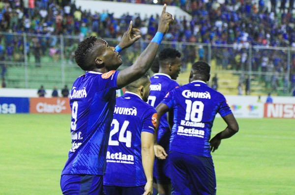 Rubilio Castillo a un gol del centenario y de ser histórico en Motagua