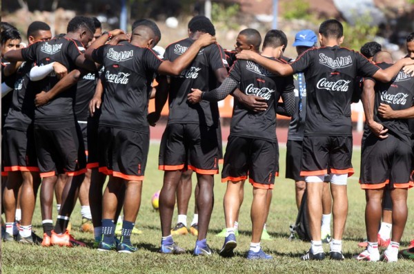 El colombiano Carlos Restrepo, ausente del entrenamiento del Olimpia