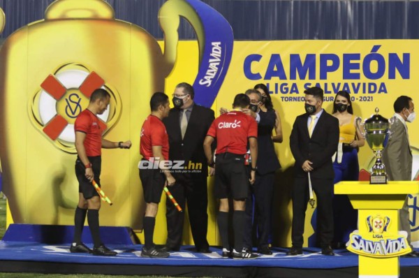 No lo viste en TV: El 'colado' en la celebración de Olimpia, la furia de Ever con Ninrod Medina y sin miedo al Covid-19&nbsp;&nbsp;