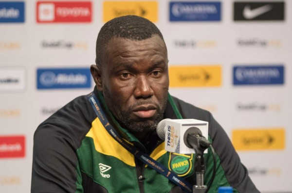 Presidente de la Federación de Jamaica sale al paso y desmiente despido de Theodore Whitmore