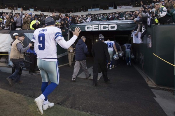 43 millones de dólares dejará de percibir Tony Romo con su retiro