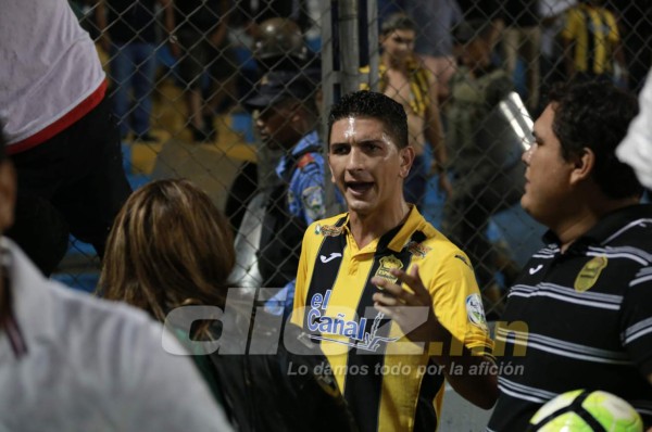 EN FOTOS: Así fueron los relajos en el derbi entre Real España y Marathón