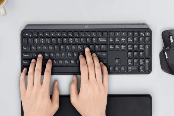 Logitech presenta su nuevo teclado inalámbrico: MX Keys Mini, muy compacto y con nuevas teclas
