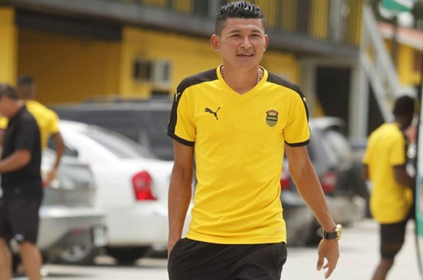 Edder Delgado se niega a renovar con Real España y saca sus cosas de la sede