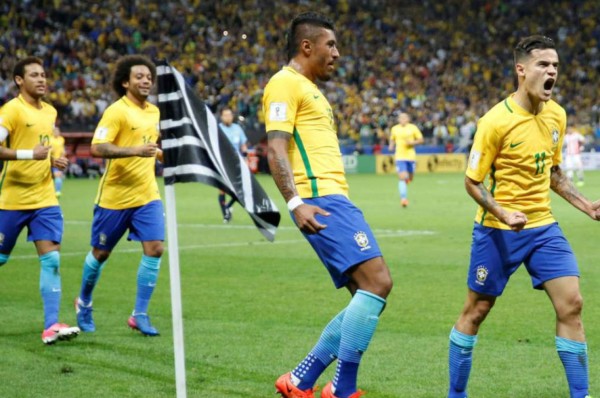 Seleccionado brasileño sería deportado por culpa de actriz porno