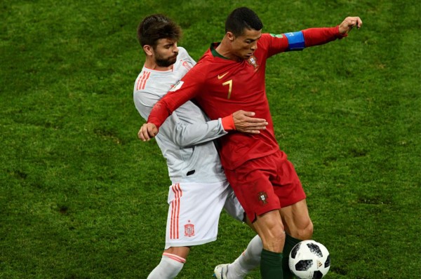 Piqué: 'Cristiano es muy propenso a tirarse y le pitan casi todas'