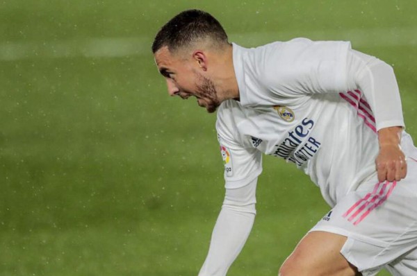 Eden Hazard, de rebote, salvó al Real Madrid de la derrota ante Sevilla y todo queda igual en la liga española