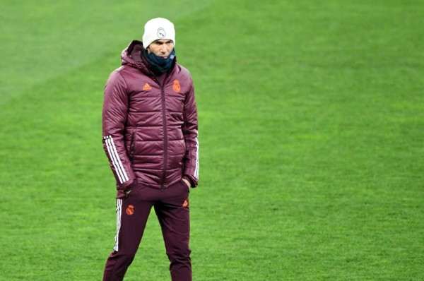 Dos serios candidatos: Zinedine Zidane se tambalea en el banquillo del Real Madrid