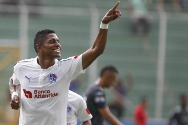 Carlo Costly coquetea con un gran récord en este torneo Clausura