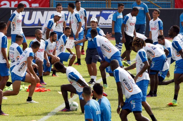 Las dudas de Jorge Luis Pinto para el martes ante Trinidad y Tobago