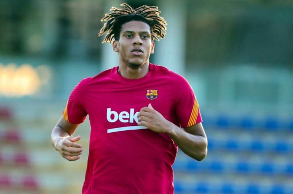 Todibo ya no se entrena con el Barcelona y está a la espera de su salida