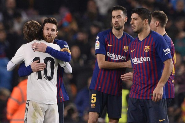 Fotos: Vidal se baja a Casemiro y la reacción de Messi al final del Clásico