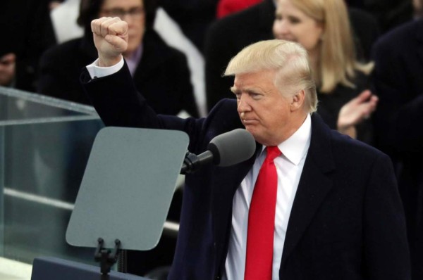 Trump: 'Compren productos americanos y contraten trabajadores americanos'