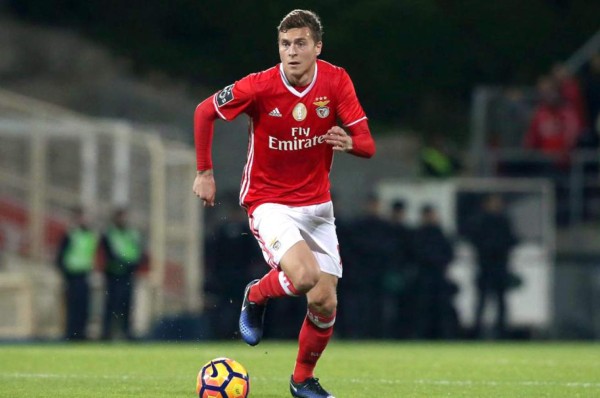 Benfica renueva a Víctor Lindelöf, que interesaba al Barcelona