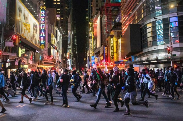 Continúa la crisis: Alcalde prolonga toque de queda en Nueva York hasta el domingo a raíz de saqueos