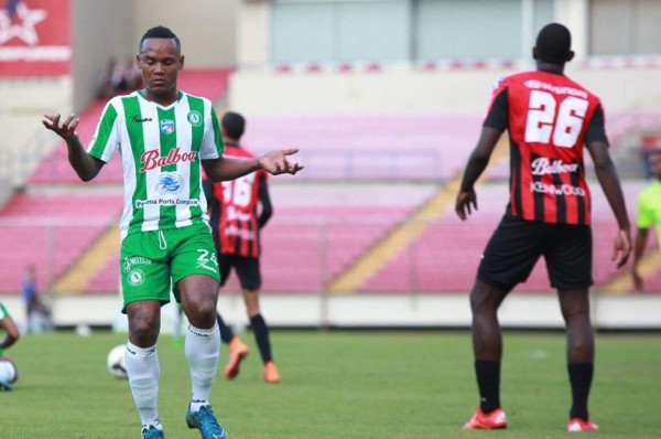 Panamá: Anota tres goles, se lleva el balón de recuerdo y es ¡castigado!