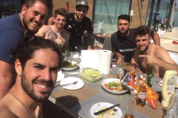 La foto de Isco con una bolsa del Barcelona que genera polémica en Madrid