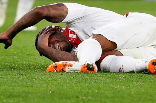 Farfán estará al menos un mes de baja y se pierde el último partido del Mundial