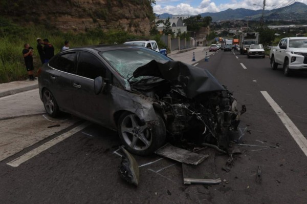 Así quedó el automóvil de Mayron Flores, jugador del Olimpia, tras sufrir accidente de tránsito