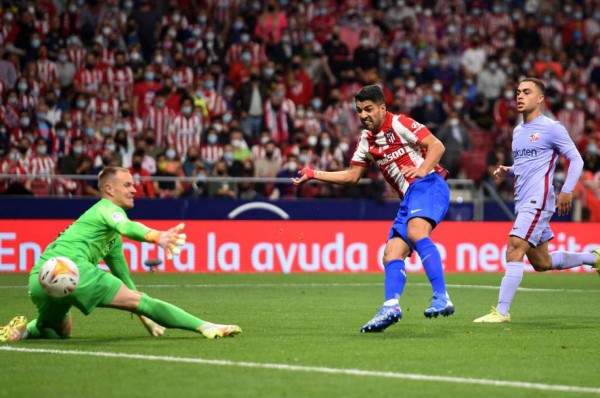 ¡Luis Suárez aplica la ley del ex! Atlético doblega, en el Wanda, al Barcelona que sigue dando pena