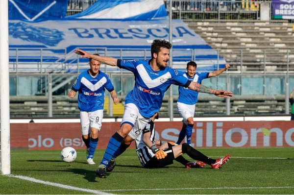 El Brescia, ex equipo de David Suazo, asciende a la Serie A de Italia