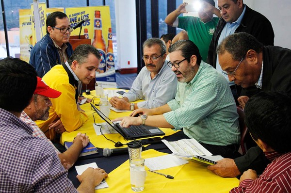 Seis clubes sin iniciar pretemporada porque no tienen dinero; Ricardo Elencoff arremete contra Fenafuth