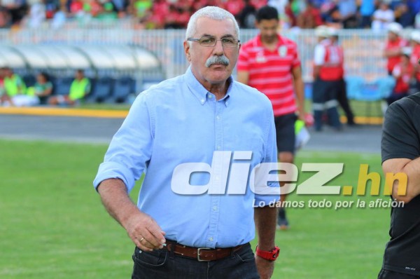 Manuel Keosseian: 'Los felicito pero tampoco son súper equipos”