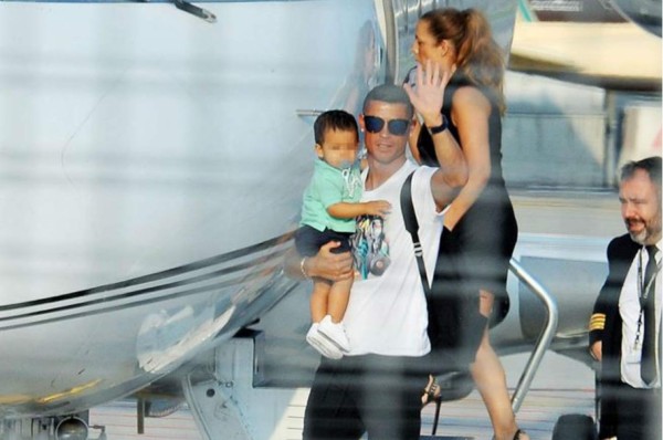 Cristiano Ronaldo llega a Turín para iniciar sus entrenamientos con la Juventus