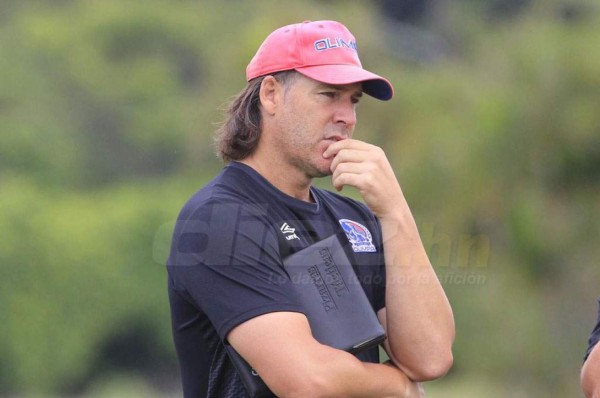 Gustavo Reggi: 'No sé en qué se basan para decir que se armó un torneo para Olimpia'