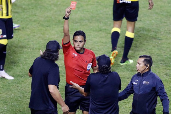 El árbitro Saíd Martínez aclara que no tiene persecución contra Pedro Troglio