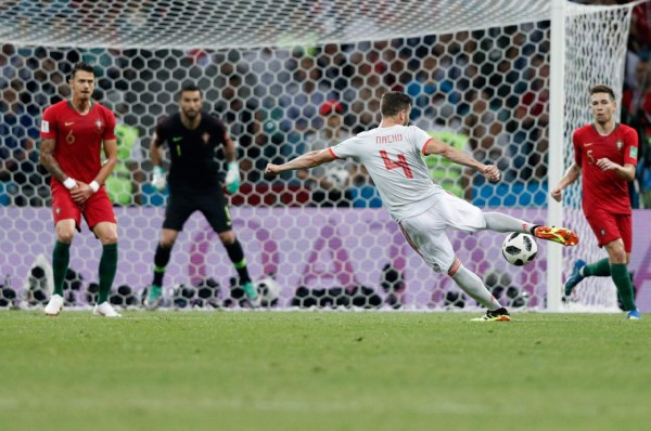 El golazo de volea de Nacho ante Portugal en Sochi