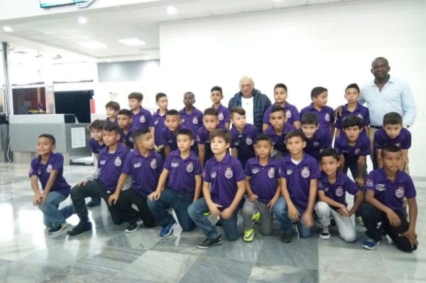 Niños hondureños viajan a España para hacer un campamento en Barcelona y Madrid