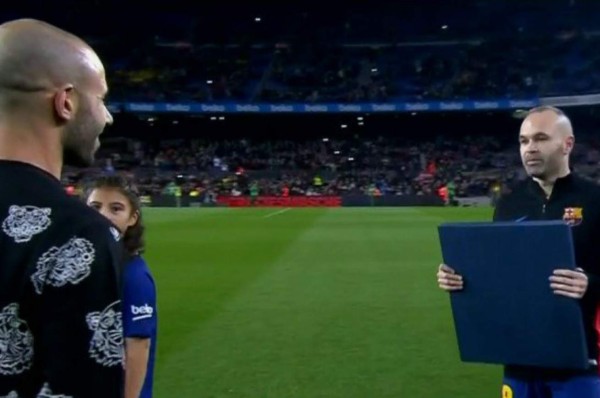 ¡ÚLTIMO ADIÓS! El bonito homenaje del Barça a Mascherano en el Camp Nou