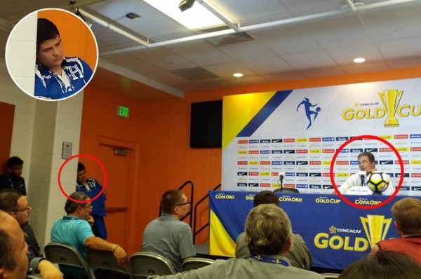 ¡Tristeza! Así sufrió el hijo de Pinto cuando su papá daba conferencia