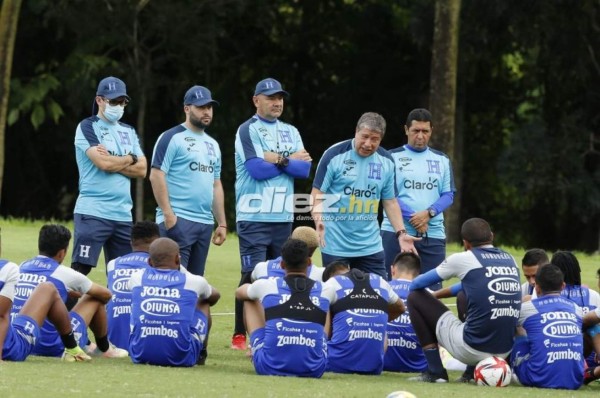 Así fue el entrenamiento de Honduras tras el desastre: Caras largas y charla del 'Bolillo' Gómez