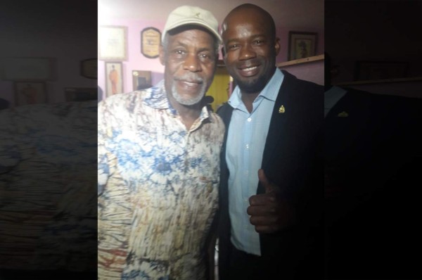 Osman Chávez comparte con el actor norteamericano Danny Glover