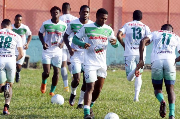 Cuatro 'ex' llegan al Platense a pedir una oportunidad y goleador colombiano está a prueba