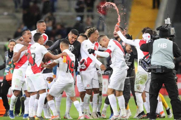 NO VISTE EN TV: Fiesta inca en Brasil; el dolor de Vidal y su novia impacta en el Chile-Perú