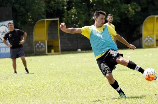 Mauro Reyes: 'Zalazar es un hecho que se queda en el equipo'