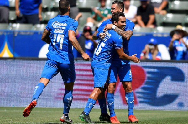 Cruz Azul le da un paliza a Necaxa y es campeón de la Supercopa MX