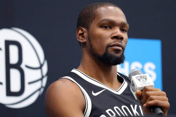 La NBA multa a Kevin Durant por insultos a actor en redes sociales