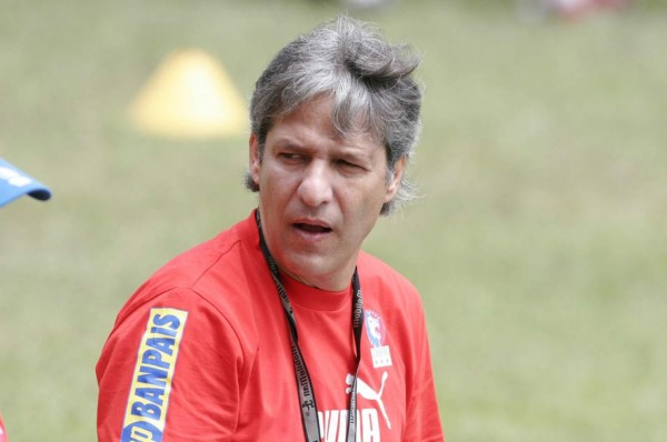 ENCUESTA: ¿A qué debe aspirar Olimpia con Restrepo como entrenador?