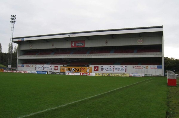 Los estadios más feos del Mundo, llamativos recintos deportivos