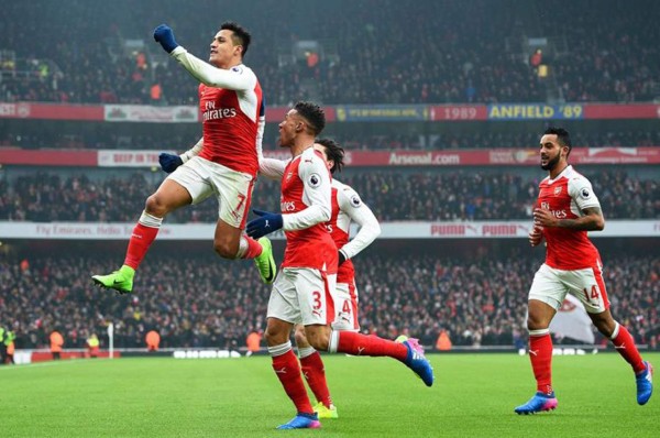 Con doblete de Alexis Sánchez, Arsenal sufre para ganarle al Hull City