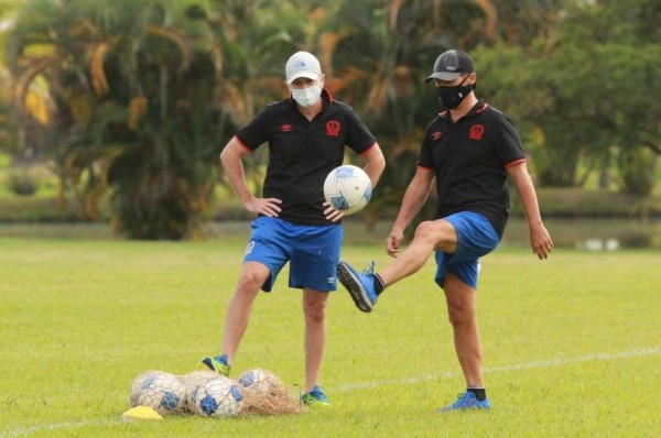 Pedro Troglio confirma la llegada de Diego Reyes y aclara el tema del fichaje de Javier Portillo