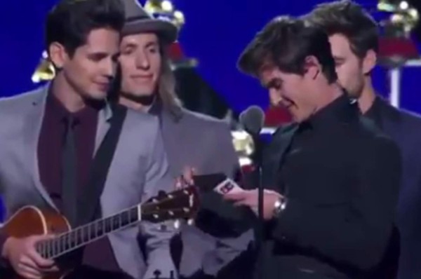 VIDEO: Presentador en los Latin Grammy no sabía que Juan Gabriel había muerto